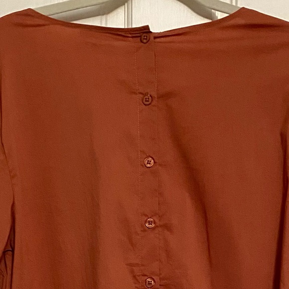 Perfect pumpkin colored blouse with flared tied sleeves….so cute!! - Picture 4 of 6